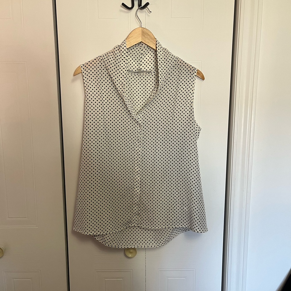 # 97- Black and White Sleeveless Notched Collar Blouse